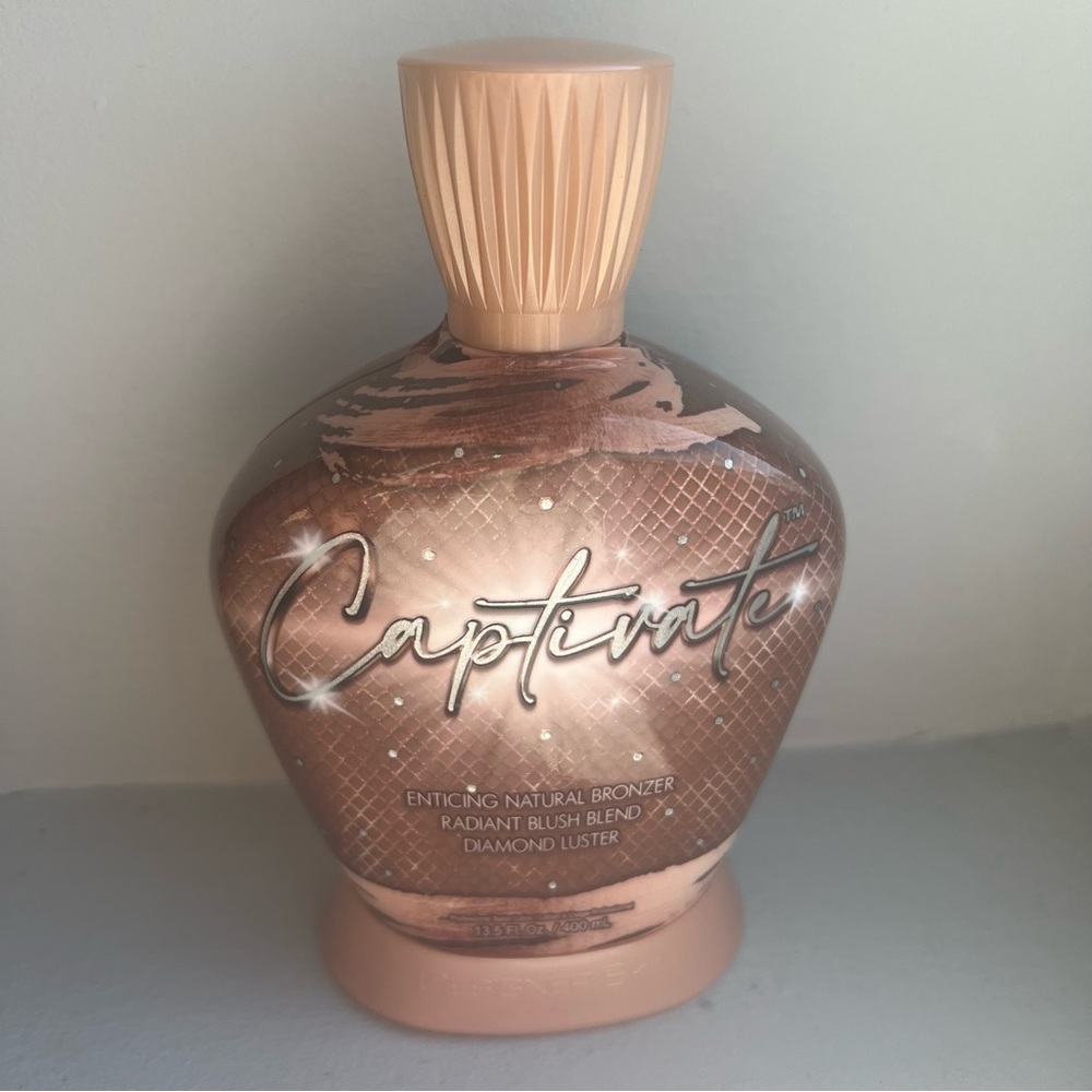 NEW Designer Skin Captivate Tanning Lotion with Bronzer